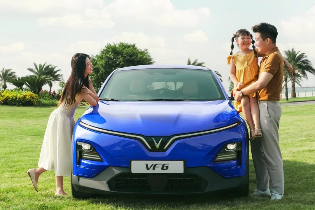 Hình ảnh đuôi xe VF6 ngang