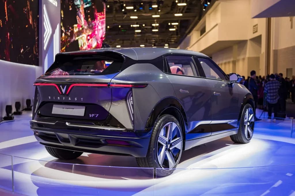 Hình ảnh đuôi xe VF6 ngang